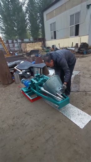 Demonstration of the operation process of an electric conical plate rolling machine for producing