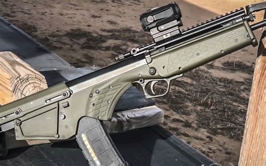 Kel-Tec RFB步枪，采用无托结构前抛壳设计，只能半自动射击