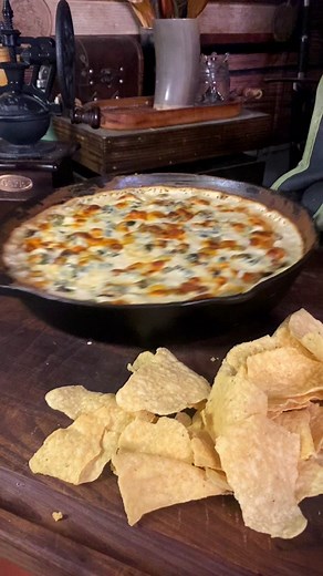 Rustic Tavern Style Spinach Artichoke Dip! I had never actually made this homemade before, but it was not only super easy but it’s suuuuper delicious! I hope you enjoy traveler!!!! I have merch!!!! Check it out at the 🔗 in my b!0! For full recipe tutorials, check out my new tiktok series OR my pay🌳on, where I will be posting a recipe a day for the next week! I walk you step by step through some of my favorite holiday dishes, and I hope you enjoy traveler! Follow along to join The CopperSpoon F