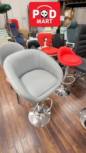 💺 Adjustable Bar Stool — Upgrade your kitchen or bar area with this comfy, modern bar stool! ✔ Soft padded seat for extra comfort ✔ Smooth height adjustment ✔ 360° swivel ✔ Sturdy chrome base ✔ Stylish light-grey design that fits any home | PD Mart