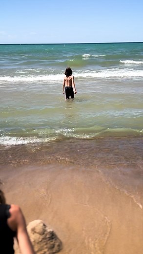 😲I had NO idea Lake Michigan is literally an ocean! The only thing missing is the salt water. And no sharks. I think. 🤣 Do you see the waves though? And the water color… And the glorious sand! In my eyes, it’s a fresh water ocean.🤷‍♀️ Some people will argue the water is too cold. But, here’s a fun fact: Today the water temp in New Buffalo, Michigan was the exact same as Orange County, California. But…if you live in Iowa, it would take 27 hours to drive to California. Or 3.5 hours to drive her