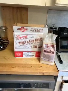 Watch Bob's Red Mill Organic Creamy White Wheat Farina Hot Cereal, 24-ounce ﹙Pack of 4﹚ on Amazon Live