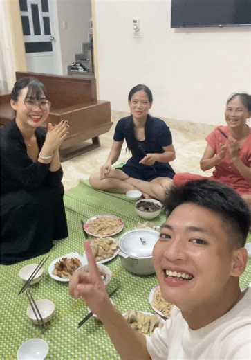 Cả Nhà Phấn Khởi Khi Đón Dâu Mới — Thế Này Thì Tốn Dâu Lắm