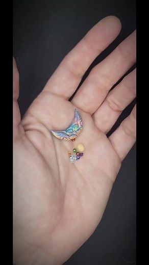 Indoor and outdoor footage of this stunner! #sterlingsilverjewelry #wirewrap #coldconnectionjewelry #channelsetting #rainbowjewelry