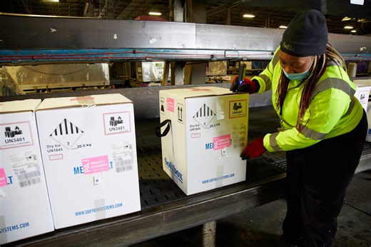 FedEx makes its first COVID-19 vaccine delivery