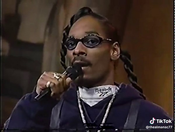SNL Host David Allen Grier, Musical Guest Snoop Dogg January 18, 1997 #snl #snlmusicalguest #universalplus #universalplusafrica #universalpluslatinoamerica #90s #90skids #90smusic #malaysiatiktok #philippinestiktok #tiktokindia #tiktkokphilippines #tiktokaustralia #fyp #tiktokbrasil #thealmanac77 #saturdaynightlive #fypシ゚viral #snlseason22 #snoopdogg