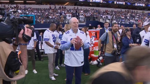 Roger Staubach and Drew Pearson re-creating their iconic Hail Mary, playing catch on the field at AT&T Stadium… until Cliff Harris started playing some defense 😂 | Mike Leslie