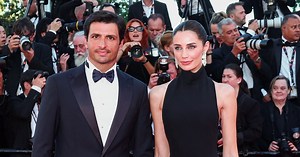 Carlos Sainz Jr. marca el estilo español en la alfombra de la ceremonia inaugural del Festival de Cannes 2026: a juego con su novia Rebecca Donaldson