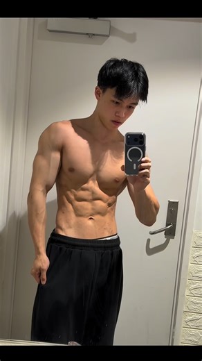 Andy on Instagram: "Chat do I have narrow clavicles🥀🥀 Code pu at your local google doc shop #gym #gymreel #explore #fyp #reel"