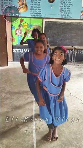 Speed version Left Right game 🤣🤣 #school #games #shorts #shortsfeed #funtime #odiashorts #comedy