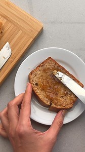 This 6-ingredient Peanut Butter Bread originally came from a 1930s Depression-era cookbook. It’s so easy and so good! | Feel Good Foodie