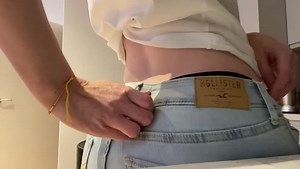 ASMR Scratching on my Jeans Fast Slow Scratching