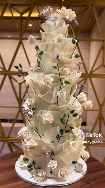 Embrace Timeless Minimalism for Elegant Weddings