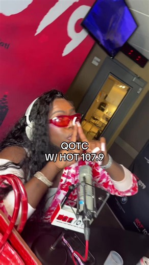 Saucy Santana (@saucysantana)’s video of the house white quiet on the creek