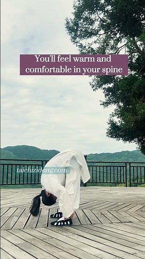 Taoist Qigong, Rolling The Spine.
