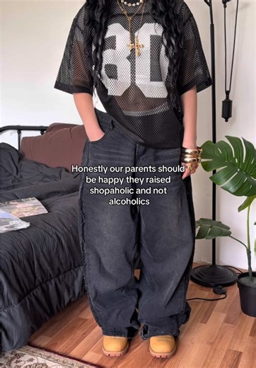 Top Street Style Outfit Ideas for Shopaholics