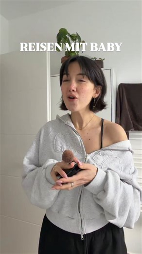 Assia Riad on Instagram: "update aus dem zug: ICH HASSE DIE DB!!!! aus 5std sind inzwischen 8std geworden und chillen gerade in wuppertal.. hab 3mal im zug gestillt (hat supi geklappt hihi) und ava ist zum glück das entspannteste baby der welt und will nur mit uns kuscheln :)) aghhh manifestiert bitte für uns, dass wir ganz bald in köln ankommen 🥹"