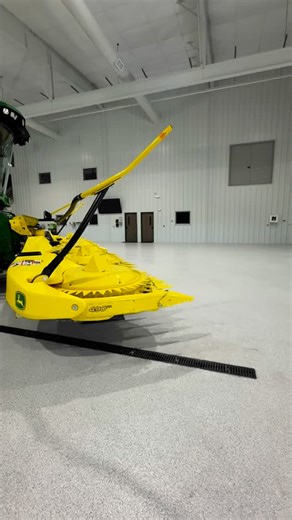 nadir on Instagram: "The new F9 1000 🤩🤩 • • • #johndeere #jd #f91000 #americanimplement #farmwork #viral #tiktok #tendencia #tendenza #agriculture #agricultura #agricoltura #farm #farmlife"