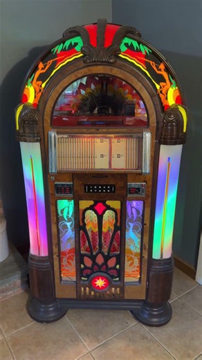 Antique Jukebox Comes Alive | ABBA – Dancing Queen