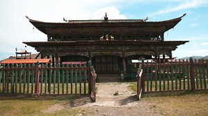 Very few of Mongolia’s Buddhist temples survived the Soviet era. But one temple in Erdenetsogt still stands thanks to the efforts of one monk, who risked a long prison sentence to save it. A Great Big Story brought to us by our friends Jungles in Paris. | Great Big Story