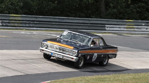 When a classic Ford Falcon pushes limits on the circuit