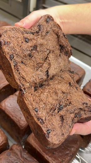 嵜本ベーカリー冬限定の贅沢チョコ食パン