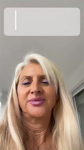 ADN KARMIQUE | Katherine on Instagram: "Le même ex, 3 visages différents. 🧬🎭 Tu as cru que c’était une erreur de jeunesse à 25 ans. Tu as pensé que c’était de la malchance à 40 ans. Mais aujourd’hui, tu réalises que peu importe l’homme, la blessure est la même. Ce n’est pas de la fatalité. C’est ton ADN Karmique qui exécute un programme que tu portes malgré toi. 🛑 Ton système nerveux ne cherche pas l’amour, il cherche la résolution. Il t’attire vers ces partenaires « miro