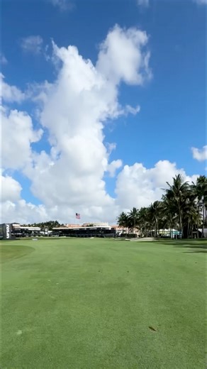 Take a walk down the famous Blue Monster at Trump Doral 🚶‍♂️ | LIV Golf