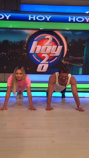 ¡Comenzamos la semana con este divertido #reto! 🤗💪🏻 @isa.vegas @lambgarciag #retofit #fitnesschallenge #challenge #fitness