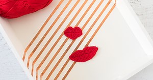 2 Crochet Lips Appliques for Photobooth Props