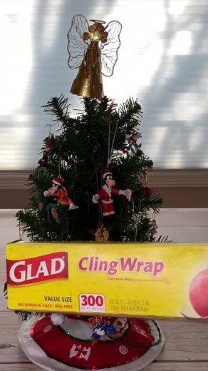 6 tricks for stress-free holiday clean up! @chascrazycreations #DIY #TipsAndTricks #HolidayCleanUp #CleanTok #LifeHack