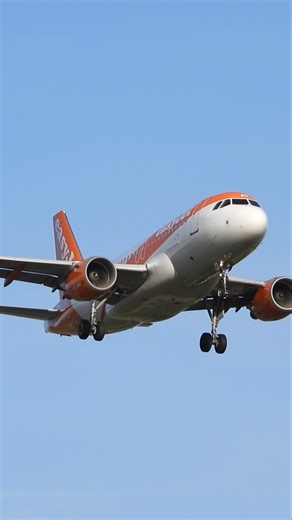 easyJet Neo Landing 🧡