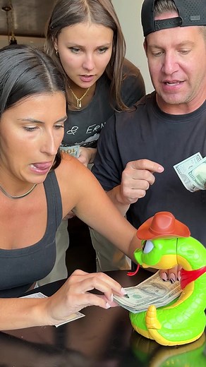 239K views · 1.8K reactions | The ending got me good! 藍 #snake #games #funny #reels #fyp | Donald Jenkins | Facebook