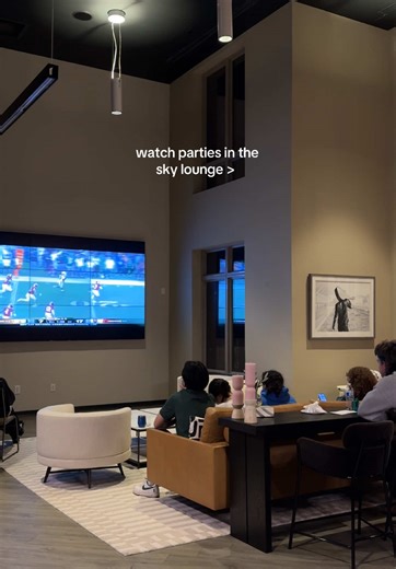 Fun fact: both our Community Director & Associate Community Director are from Indiana!! #gohoosiers