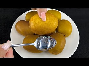 Peeling a Kiwi Is Way Easier Than You Think With Just a Spoon!