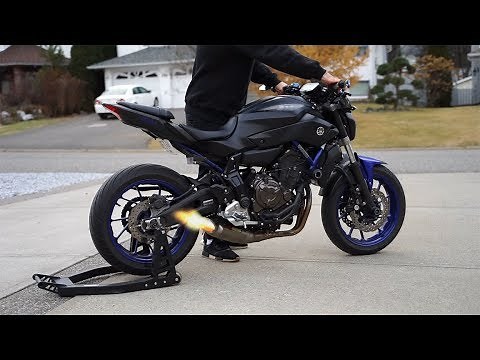 Yamaha MT-07 Akrapovic Cold start / Revs / Fly by (LOUD)