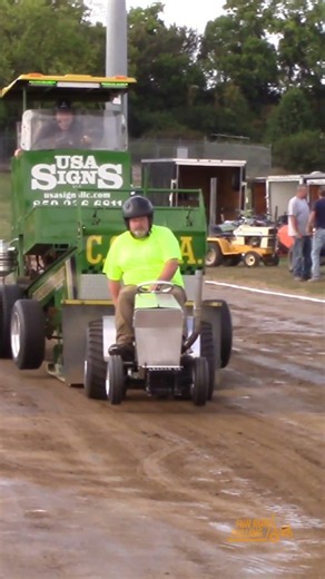 little tractor. big hook#tractorpulling #usa #farming
