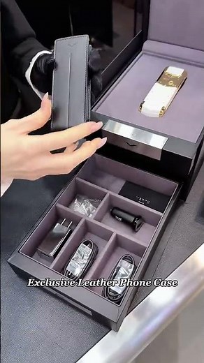 What is inside the VERTU Signature box?