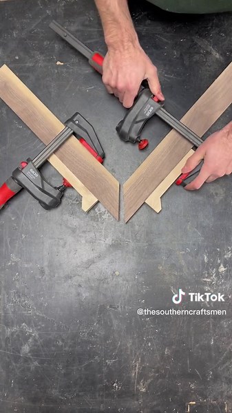 How to Clamp a Perfect 90 Degree Angle with Wood - Step by Step Guide