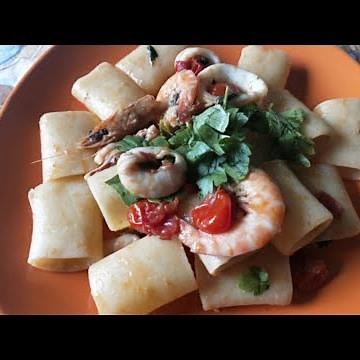 Paccheri con calamari e mazzancolle- Primi piatti di pesce - Ricette di pesce veloci e facili