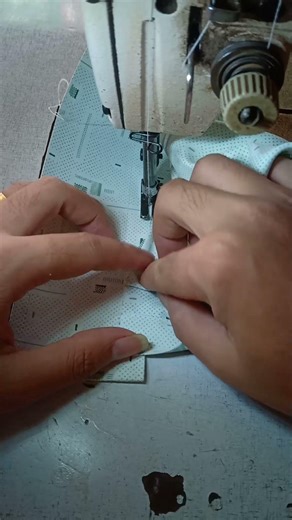 The easiest way to connect the ends of the sleeves. #sewing