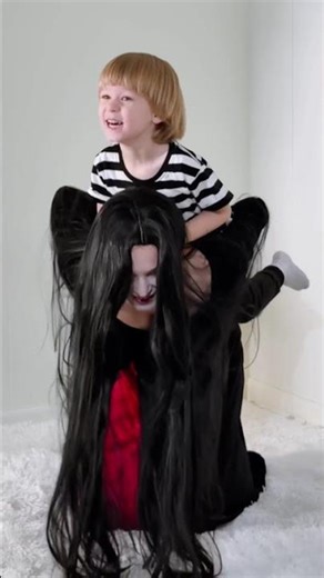 🖤 Morticia & Pugsley Addams — Halloween edition 👩🏻‍🖤👦🏼\n#HalloweenLooks #MiniMeStyle