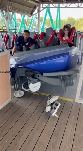 High-Speed Roller Coaster Crash Derails Cars at Station ⚠️🎢