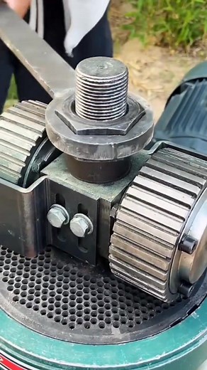 “This Powerful Machine Shocked Everyone! 💥😳”#MachinePower #EngineeringMagic #TechReels #ViralVideo #Innovation #ToolsTesting #HeavyDutyMachine #TrendingNow #MechanicalTech #AmazingMachines | New Tecnology