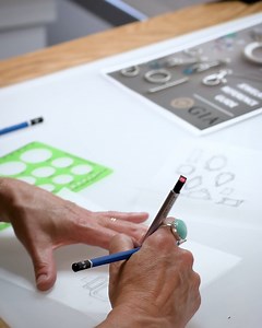 Bring your jewelry design ideas – or your customer’s vision – to life! This self-paced seminar will guide you through the steps to use paper and pencil to translate your jewelry design concept into a small piece of usable artwork. From halos and three-dimensional objects to conversations with clients at the counter, you will learn techniques to modify designs in real time and build a client’s dream jewelry item. Register now: https://bit.ly/4nYSBza | GIA Education