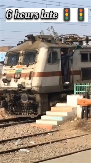🧑‍✈️station master :- 6 hours late 🚦 #locomotive #powerful #locomotive #shortvideo #shots