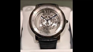 What do you think of this amazing £165,000 ($185,000) Cartier Rotonde De Cartier Astrotourbillon?! Just watch that 'tourbillon' circumnavigate the skeleton dial! It's quite a sight! 🤩💫👍🏻 Technically though, it's not a tourbillon! 😮 The balance wheel does not spin in a cage on it's own axis, but instead, is mounted directly to the seconds hand. That said, the rotation of the balance wheel around the entire dial is ... tourbillon-esque. So what else do you get? 🤔 A 47mm diameter case constru
