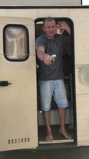 Das war das Finale von "Alarm für Cobra 11"! 🙌 Mit der heutigen letzten Folge der Staffel verlässt auch Daniel Roesner (Paul Renner) die Autobahnpolizei. 😢 Zum Abschied hat er noch eine Nachricht für euch: | Alarm für Cobra 11