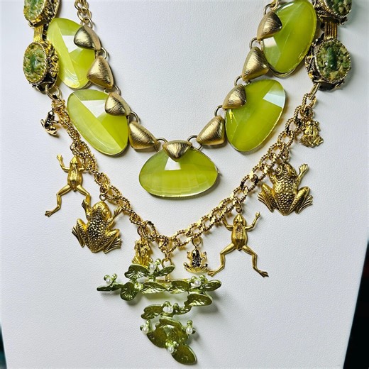Lily-green Jade Frog Charm Necklace With Vintage Brooch - Etsy