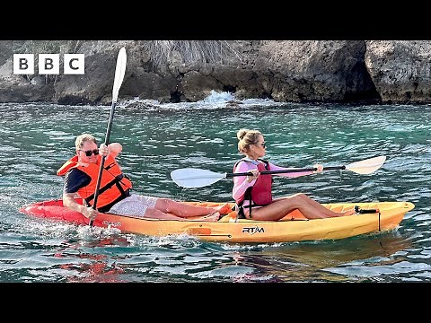 Alan Carr and Amanda Holden’s kayak capsizes! 🛶 - BBC